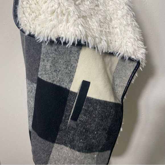 Me Jane Faux Fur Buffalo Check Flannel Wool Blend Vest Women's Size Medium - Picture 10 of 16